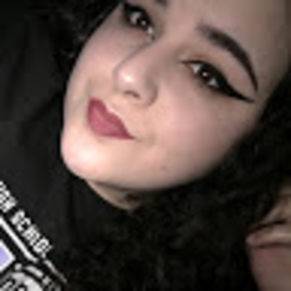 Meet your Posher, Danielle - Picture 1 of 1